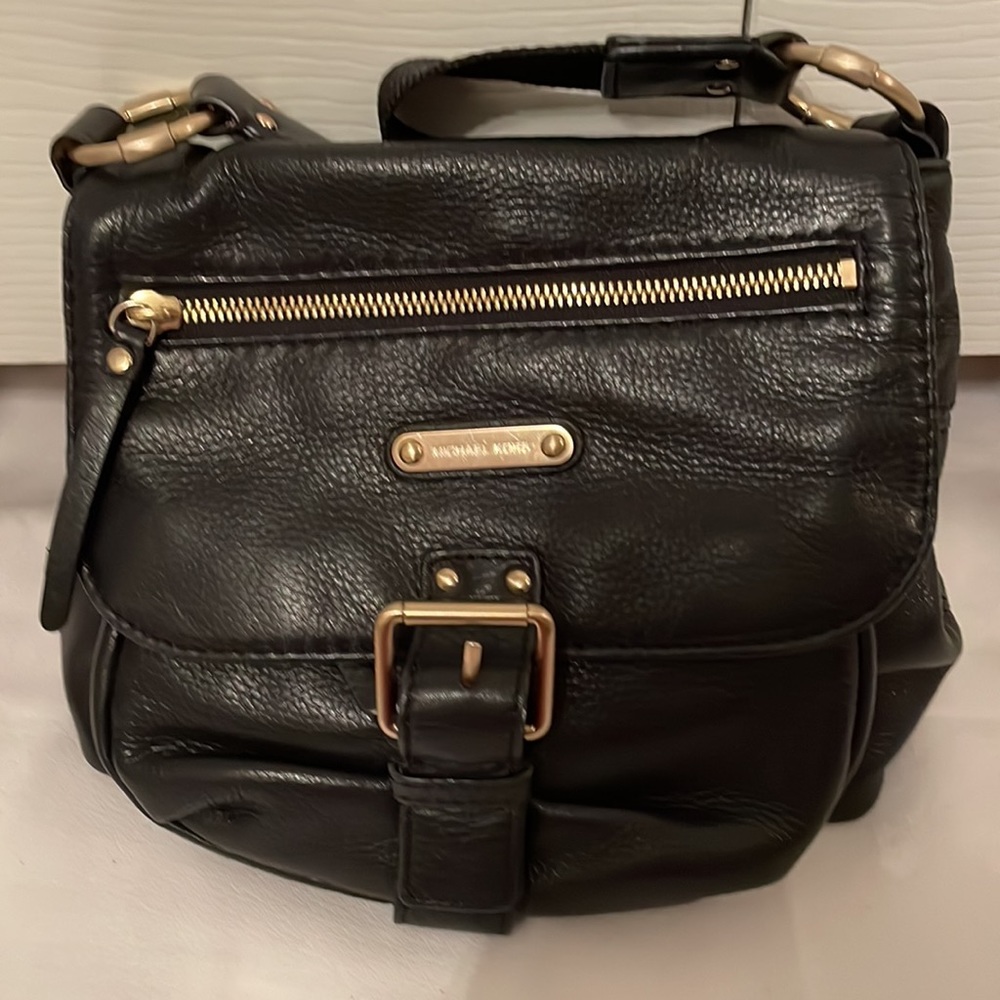 MICHAEL KORS BLACK LEATHER MESSENGER PURSE - Picture 3 of 12